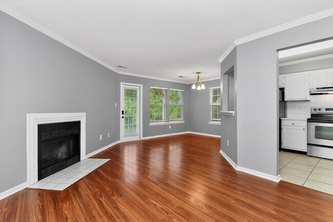 Building Photo - Amazingly and rarely available home that is literally on the greenway.
