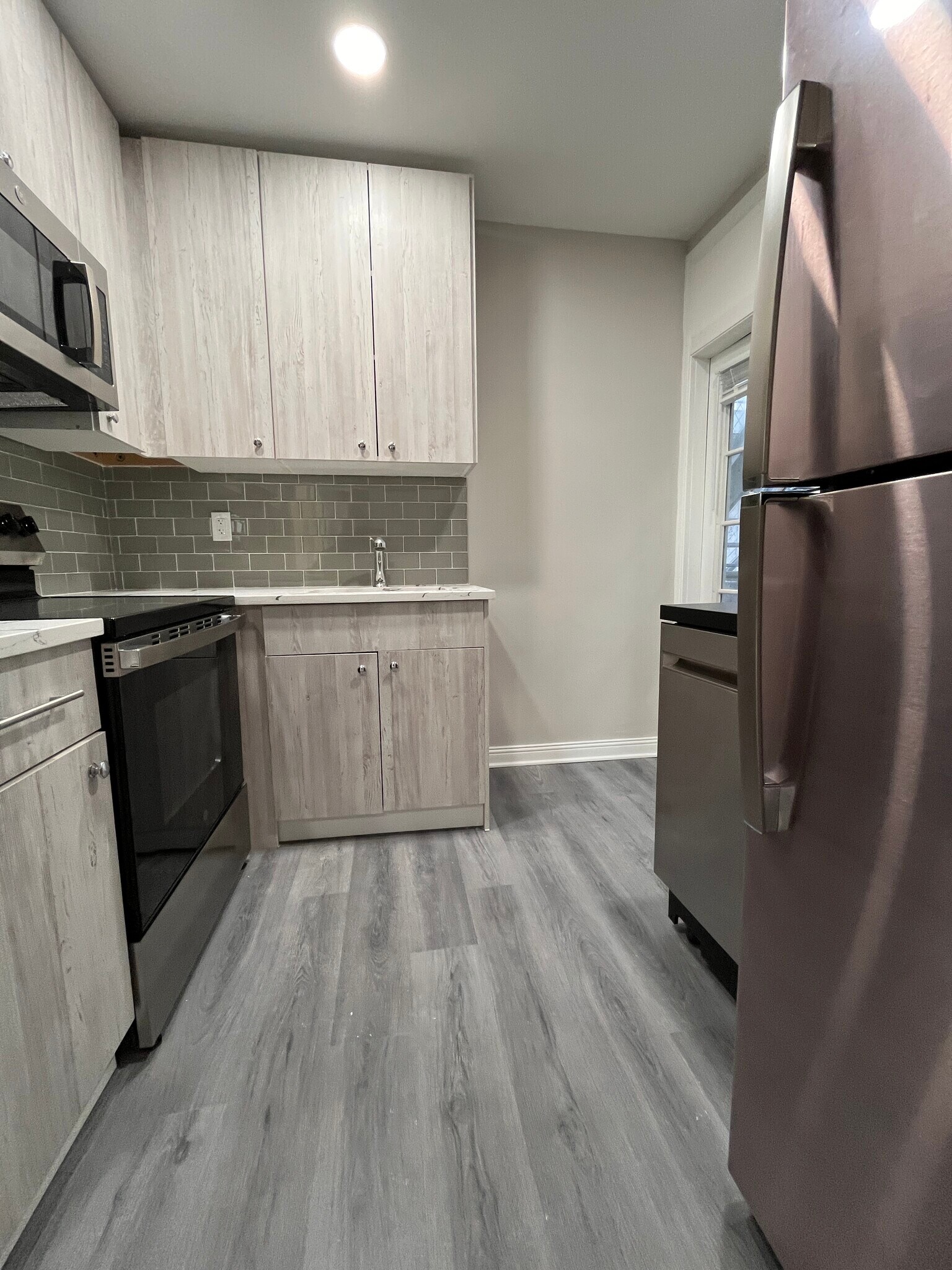 Building Photo - 101 S Victoria Ave