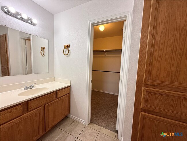 Building Photo - 309 S Water Ln