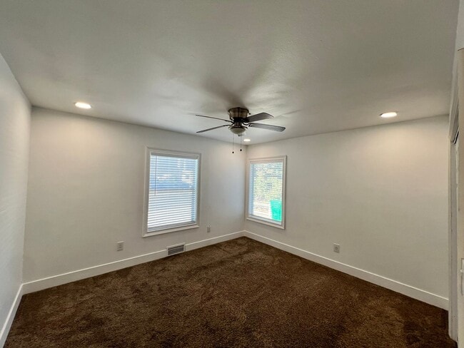 Building Photo - Remodeled Home in Old SW near Reno High