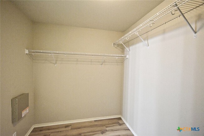 Building Photo - 2489 Medina Dr