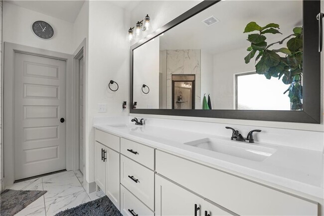 Building Photo - 3200 SW Rosemont Ave