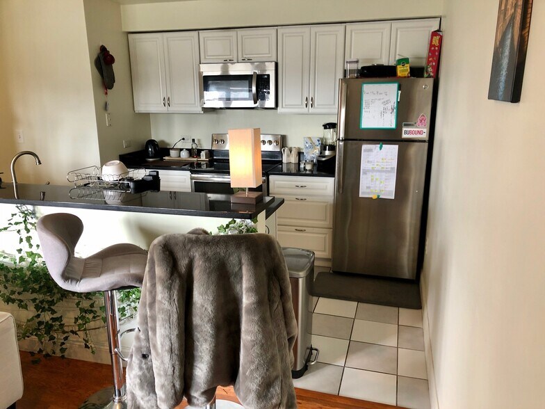 Building Photo - 533 Commonwealth Ave