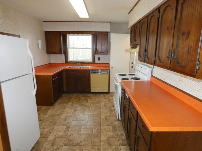 Building Photo - 326 N Monroe St