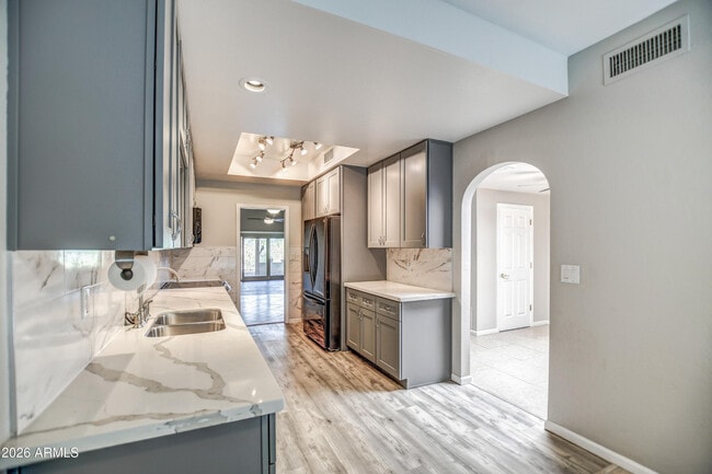 Building Photo - 16518 Lost Arrow Dr