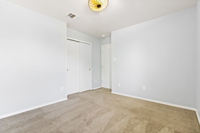 Building Photo - 3 Bedroom/2 1/2 Bath Wildhorse Subdivision
