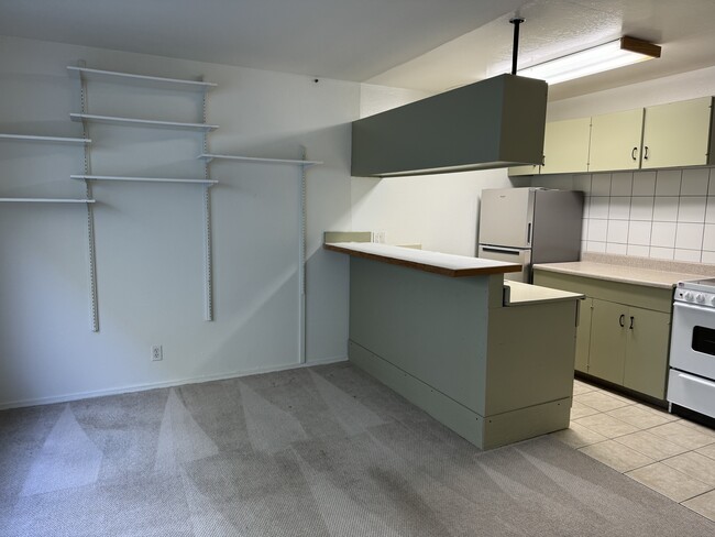 Kitchen - 1634 Oxford St