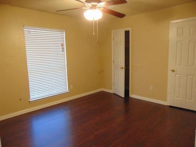 Building Photo - 2114 E Park Row Dr