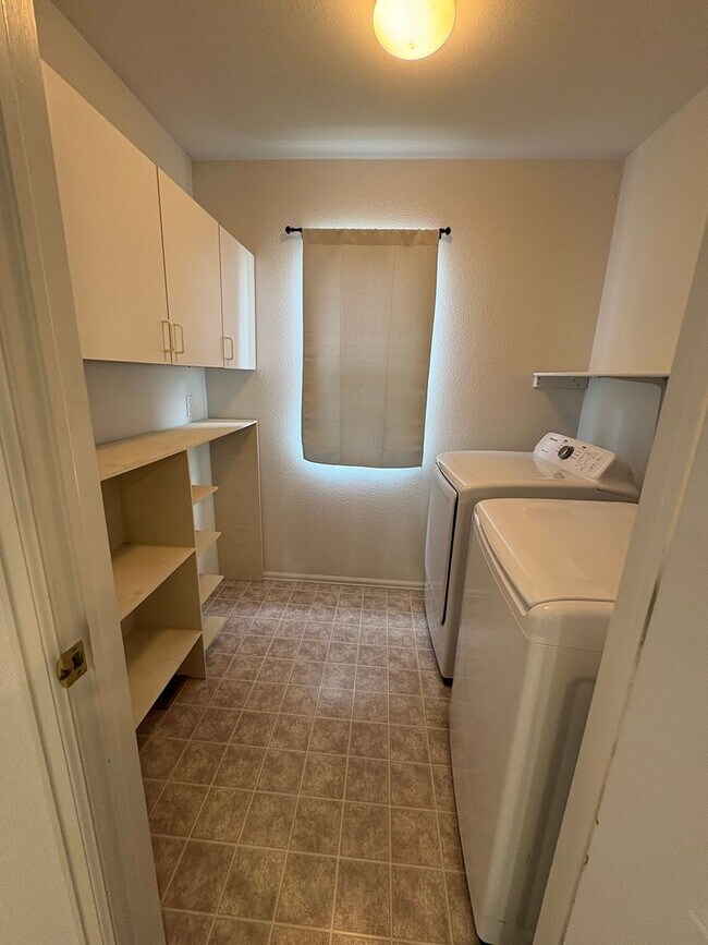 Building Photo - 5050 Rill Valley Way