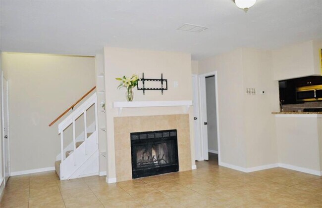 Building Photo - 2379 Briarwest Blvd