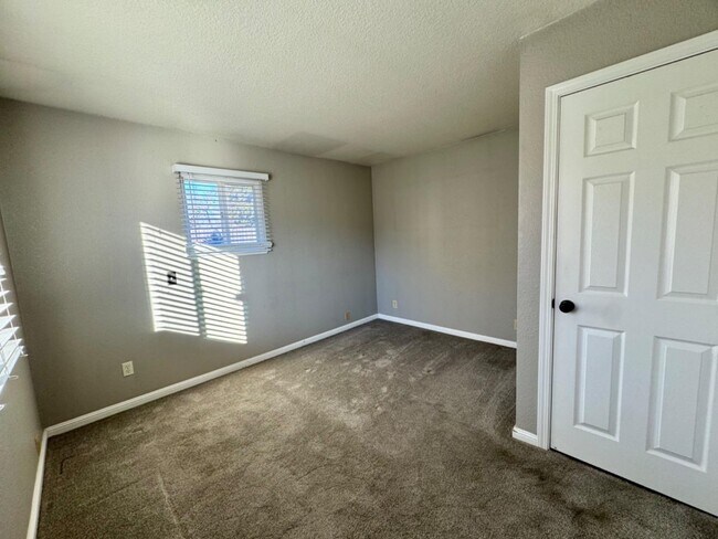 Building Photo - 1709 Guadalupe Ave