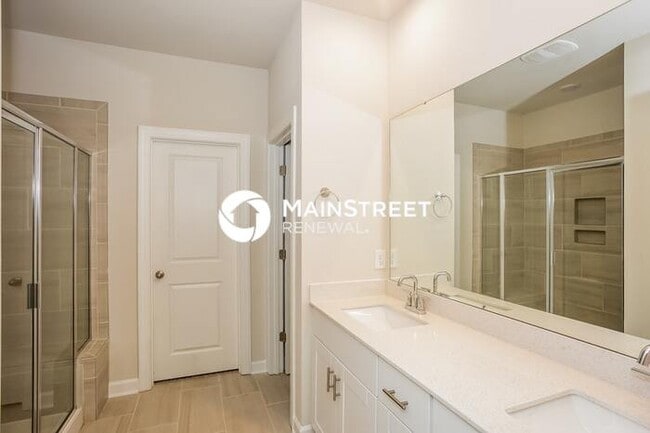 Building Photo - 3 Bedroom Pet-Friendly Home in Charlotte, NC with Main Street Renewal