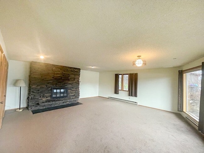 Building Photo - One-Bedroom, One-Bathroom Waterfront Home for Rent – $2,800/month