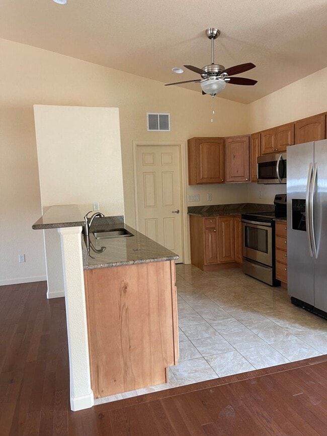 Building Photo - 422 Storm Ridge Dr