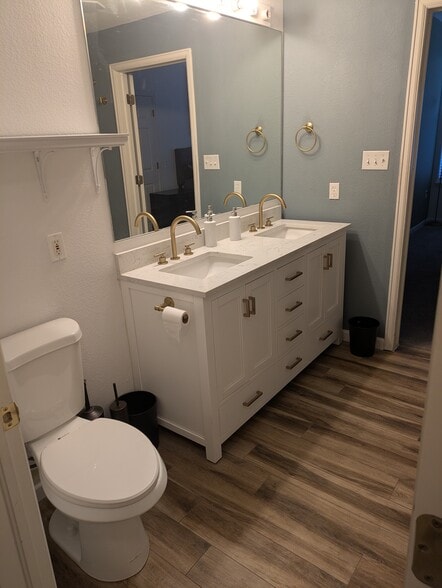 MasterBathroom - 1727 N Pearl St