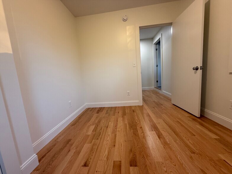 Building Photo - 35 Grant St