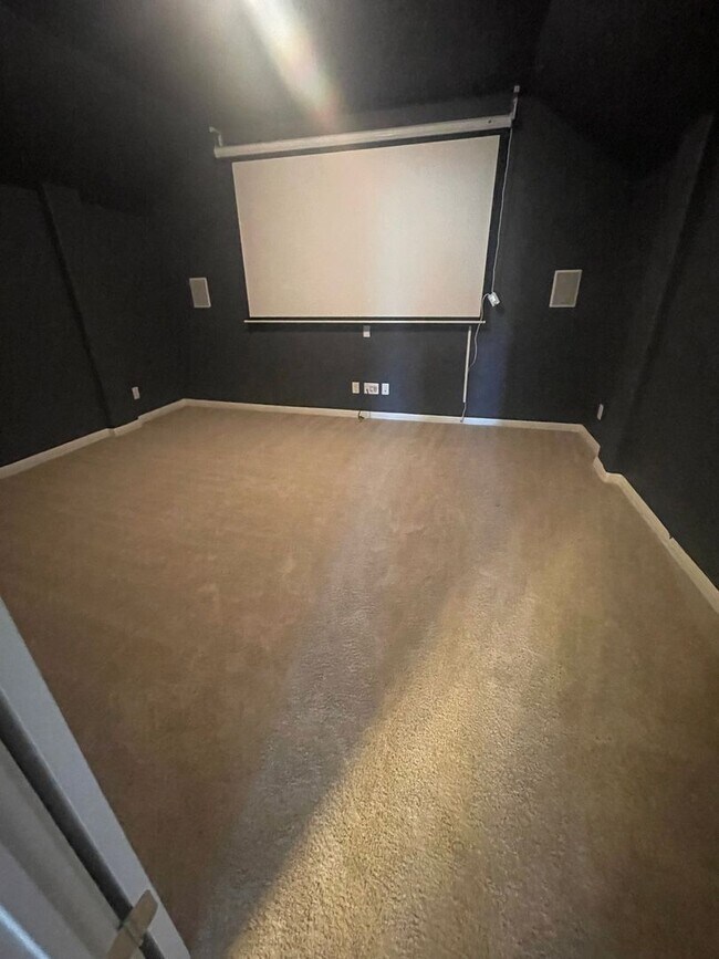 Building Photo - 22427 Carriage Bush