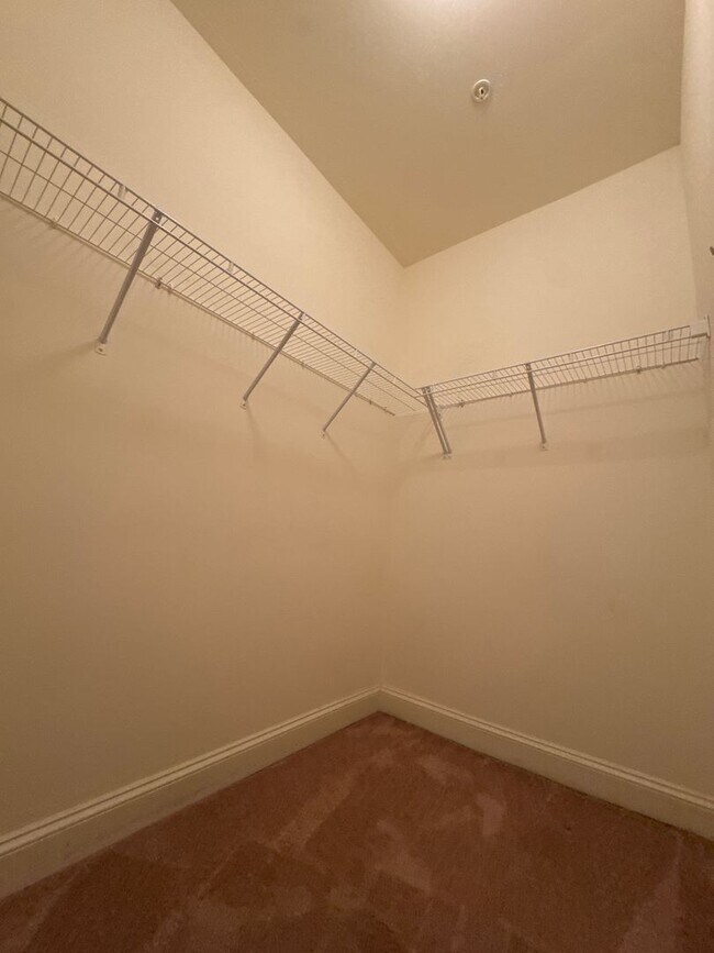 Building Photo - Modern End-Unit Townhome in the Heart of Old Hickory, Wilson County!