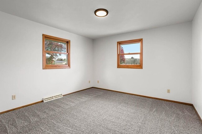 Building Photo - 1303 Haen Dr