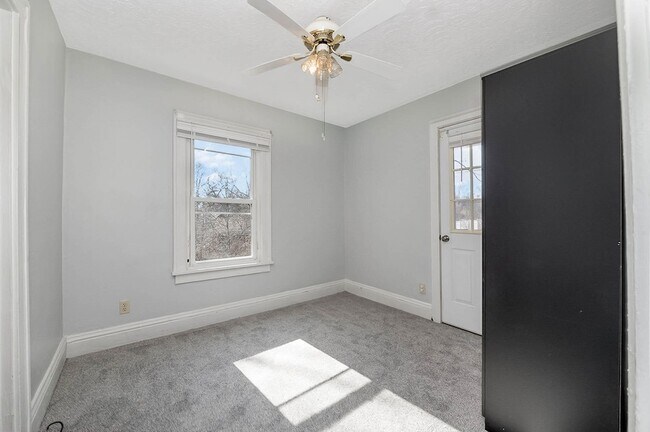 Building Photo - 1127 Cecelia Ave