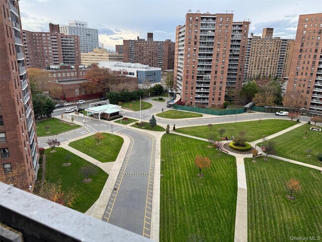 Building Photo - 61-45 98th St