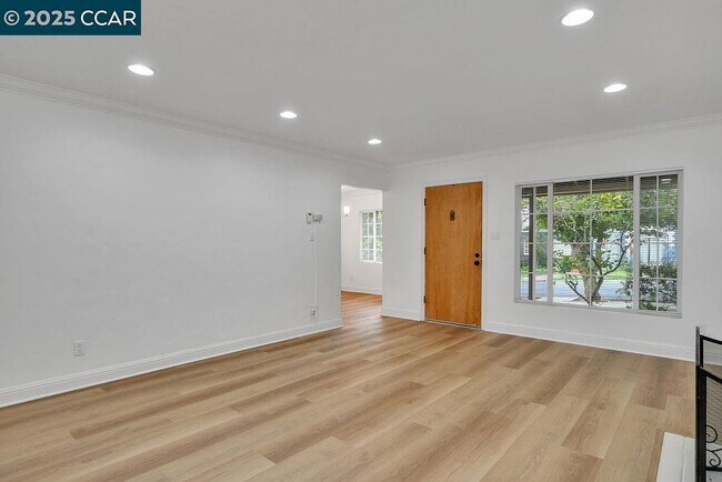 Building Photo - 1830 Pine St