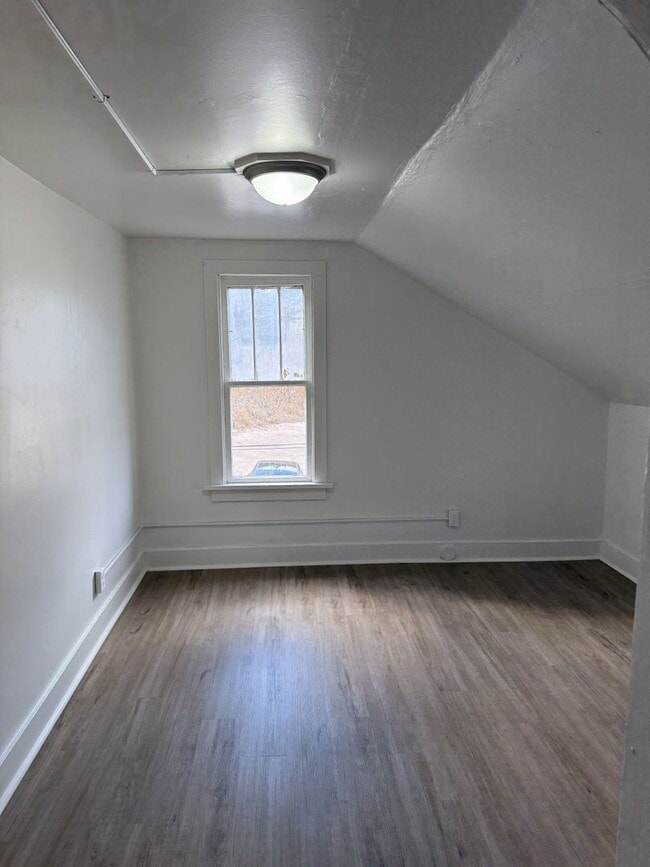 Building Photo - $850 - I Bedroom 1 Bathroom Apartment - Heart of the City