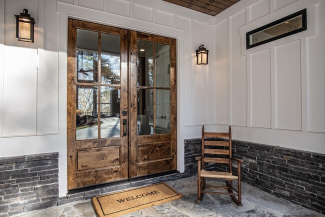 Building Photo - 533 Tom Cobb Dr