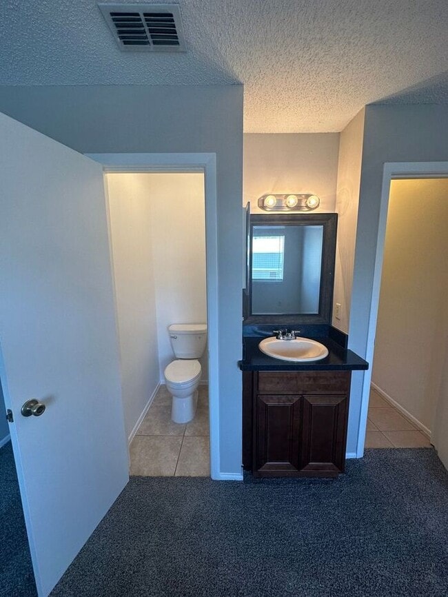 Building Photo - GREAT 2/2.5 Townhome Near UCF! Available Now!
