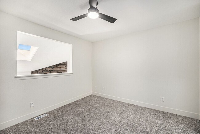 Building Photo - 1 Bed 1.5 Bath, 1 Car Attached Townhome in...
