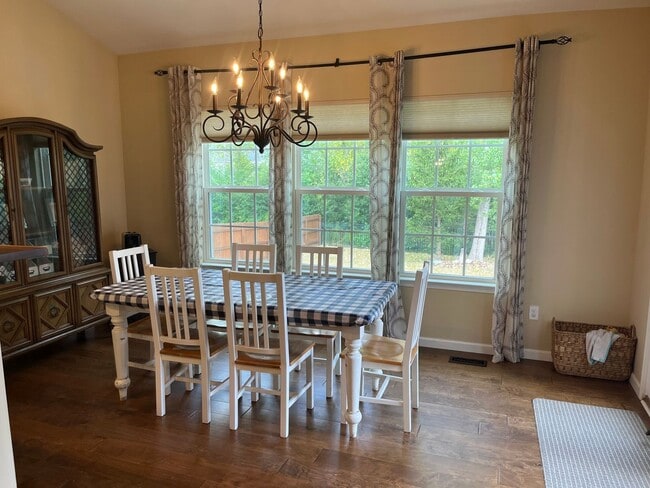 Building Photo - Beautiful 4-bedroom house in Baldwinsville