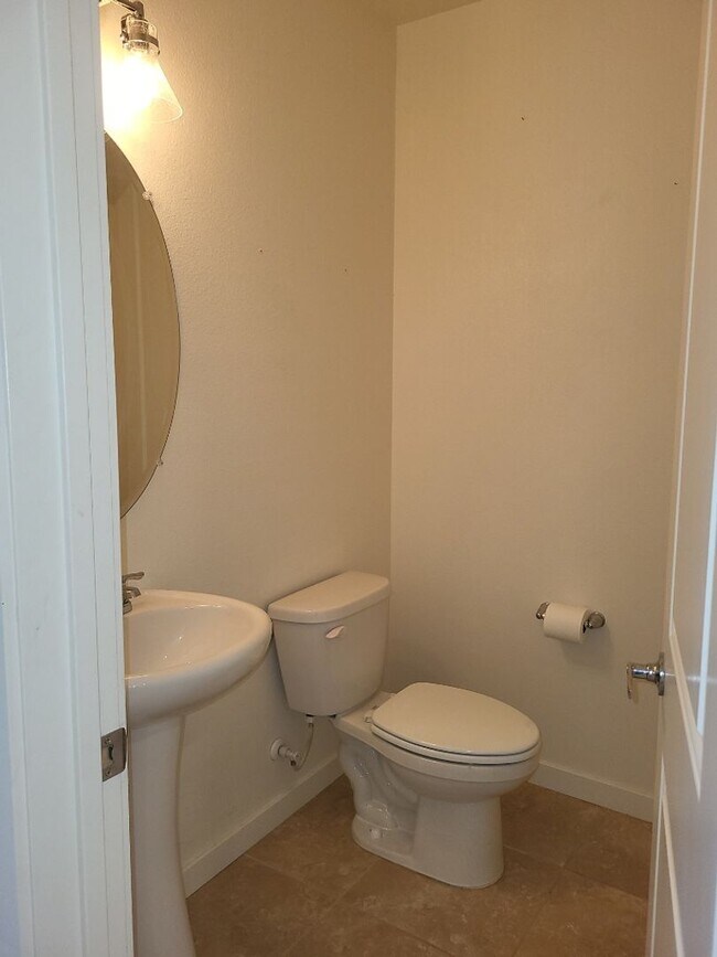 Building Photo - 1044 Big Rock Loop