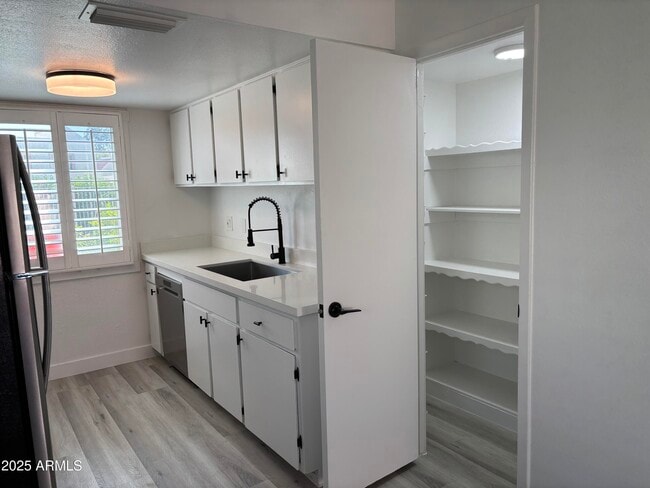 Building Photo - 6102 N 79th St