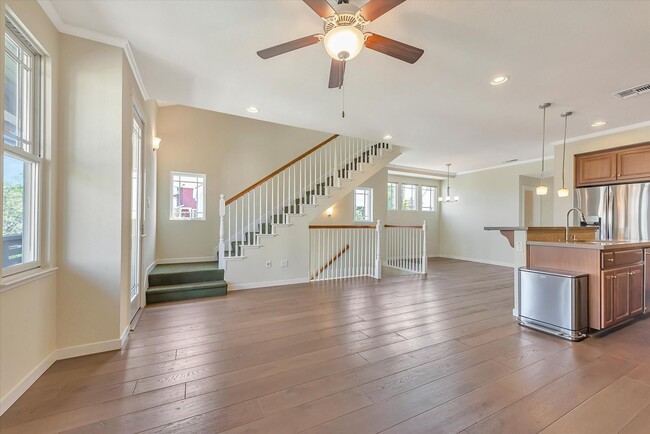 Building Photo - WOW! GREAT HOME! Mountain View!