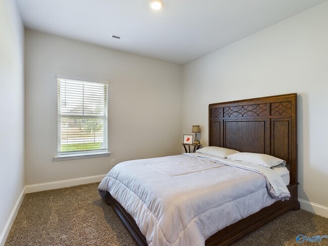 Building Photo - 219 Maureen Dr SW