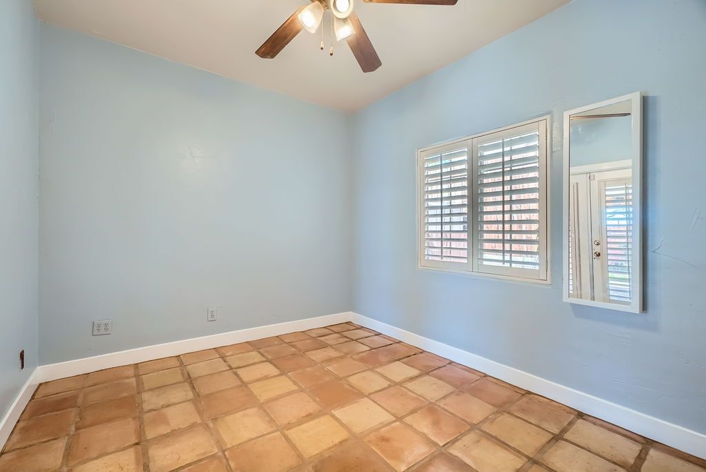 Building Photo - 536 Avenue L