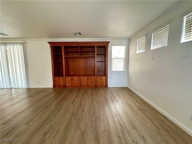 Building Photo - 3012 Jacaranda Dr
