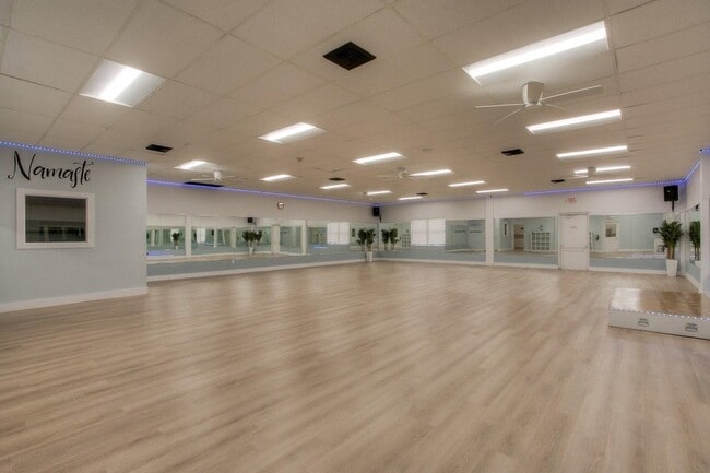 Building Photo - 16721 Hemingway Dr