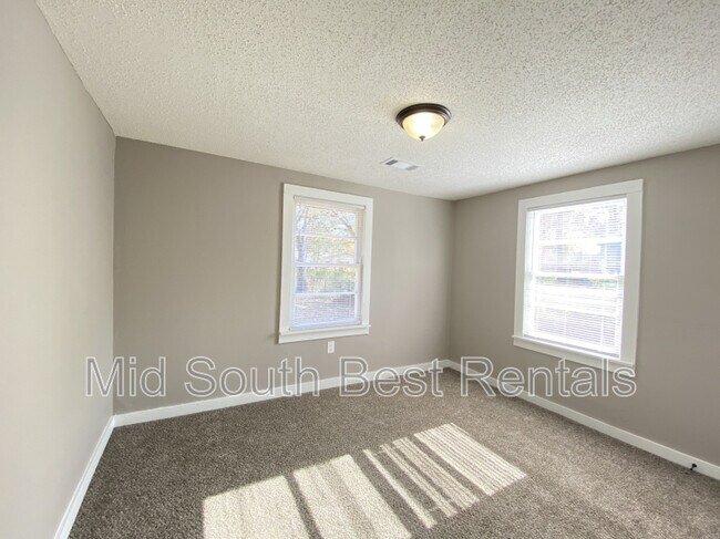 Building Photo - 1416 Division St