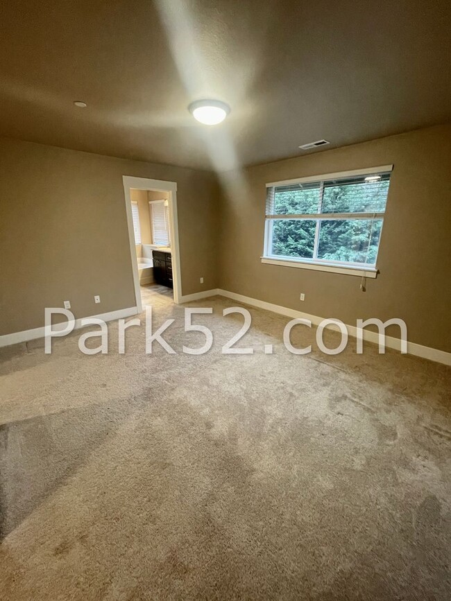 Building Photo - Spacious 4 Bedroom Home in Olympia