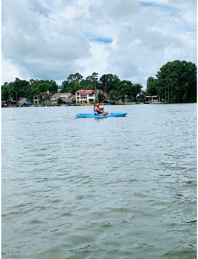 Building Photo - 3007 Willowbend Rd