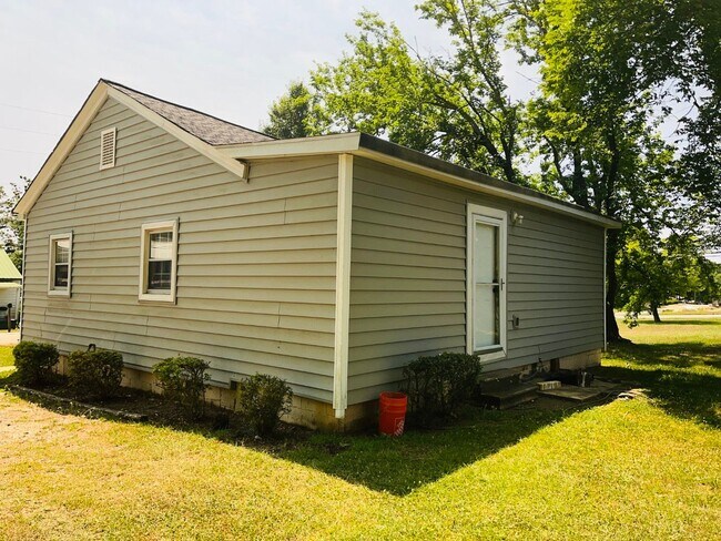 Building Photo - ***MOVE IN SPECIAL - $500 OFF 1ST MONTHS R...