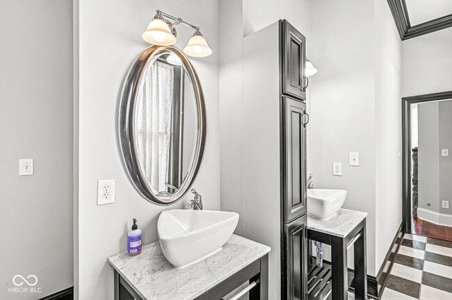 Building Photo - 331 N East St