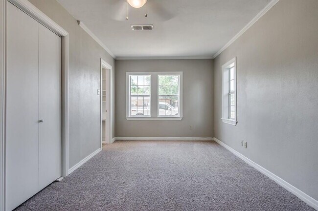 Building Photo - Move in specials available!