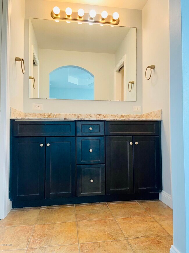 Building Photo - 100 Parrot Landing Dr