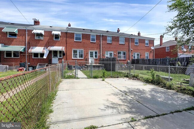 Building Photo - 1737 Weston Ave