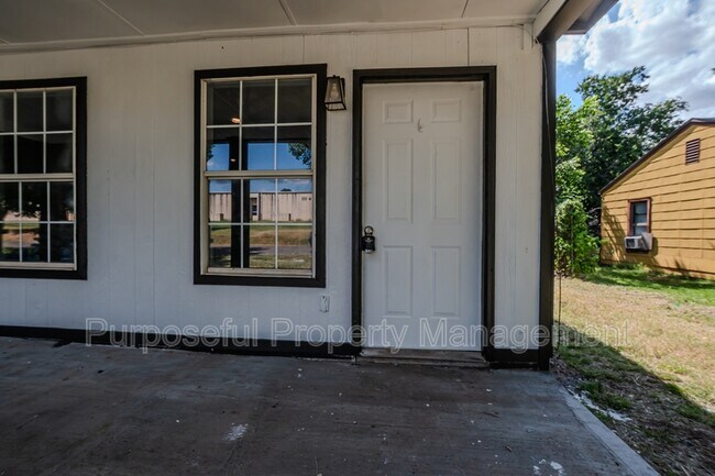 Building Photo - 516 Morrison Ave