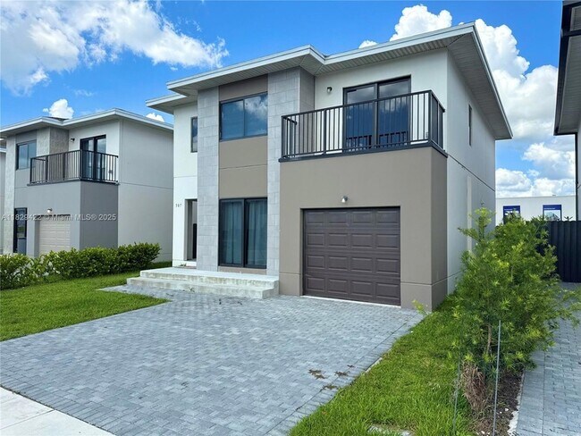 Building Photo - 307 NW 13th Pl