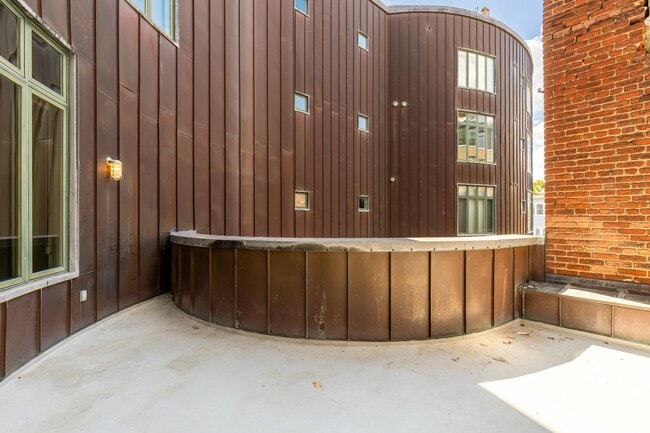 Building Photo - 1700 Kalorama Rd NW