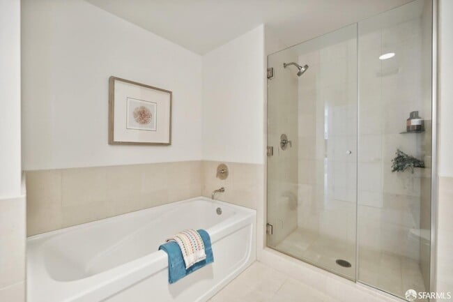 Building Photo - 301 Main St